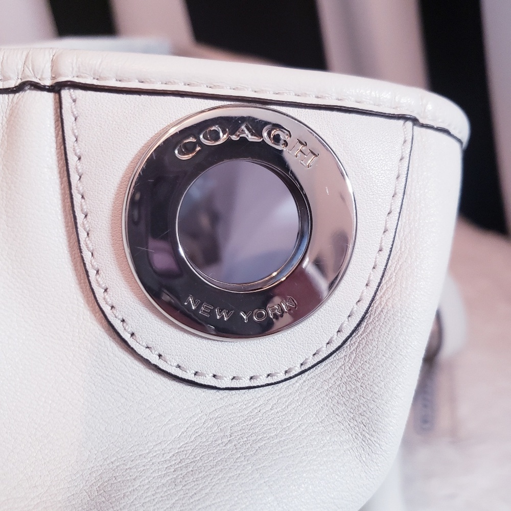 Extra Pics.COACH Hadley Leather Tote - 🌹Listing 2 - Picture 6 of 8